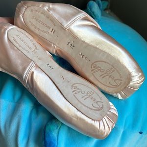 Suffolk Pointe Shoes NEW spotlight hard 6 1X